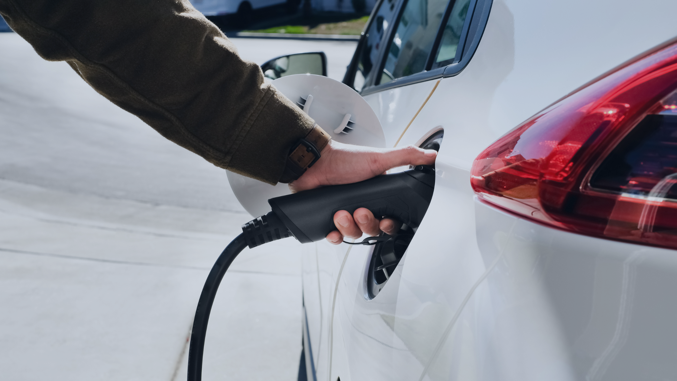 Entretien des voitures électriques : les étapes essentielles pour rouler en toute sécurité